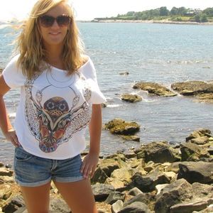 Meet your Posher, Chloe